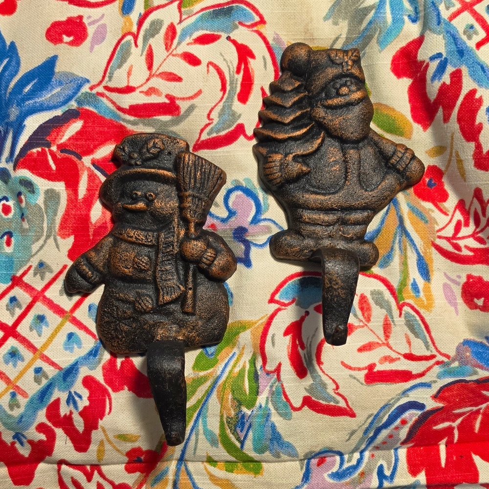 Cast Iron Christmas Santa & Snowman Traditional stocking Holder/Hook Set, Bronze